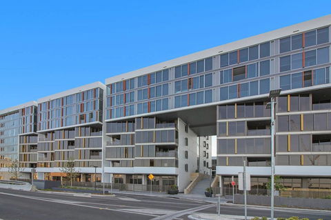 Brand New 3 Bedrooms Apt With Waterfront View - Your Accommodation 5
