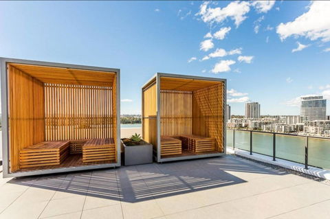 Brand New 3 Bedrooms Apt With Waterfront View - Your Accommodation 2