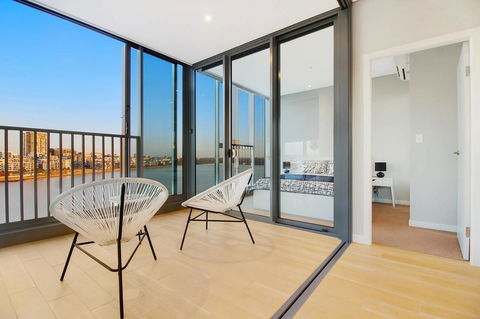 Brand New 3 Bedrooms Apt With Waterfront View - Your Accommodation 0