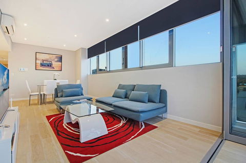 Brand New 3 Bedrooms Apt With Waterfront View - Your Accommodation 13