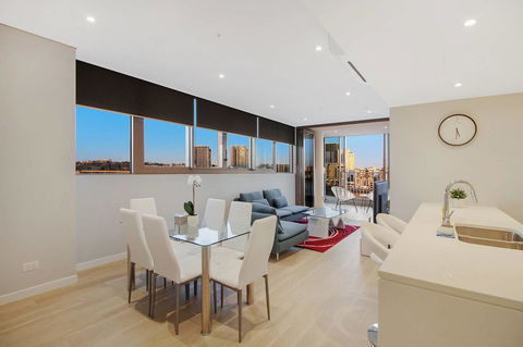 Brand New 3 Bedrooms Apt With Waterfront View - Your Accommodation 6