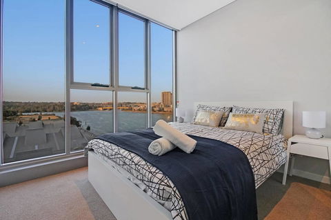 Brand New 3 Bedrooms Apt With Waterfront View - Your Accommodation 3