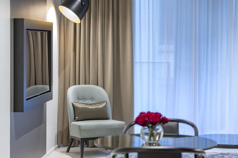 SKYE Suites Sydney - Your Accommodation 11