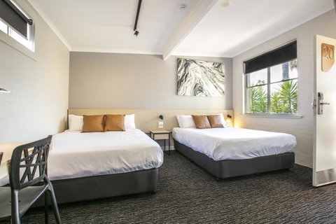 Nightcap At Colyton Hotel - Your Accommodation 24