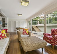 Summery spacious 4 bed home in Kurraba Point - Your Accommodation