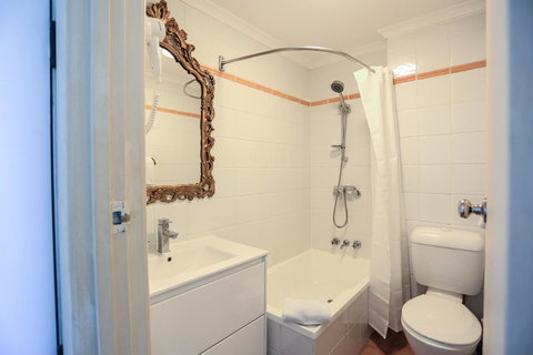 Little Coogee Hotel - Your Accommodation 12