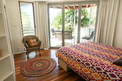 Valla's Beach House - Your Accommodation 16