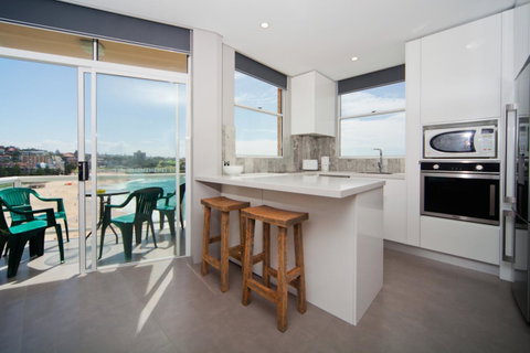Gorgeous Coogee Views 2 Beds WT21 - Your Accommodation 3