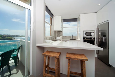 Gorgeous Coogee Views 2 Beds WT21 - Your Accommodation 4