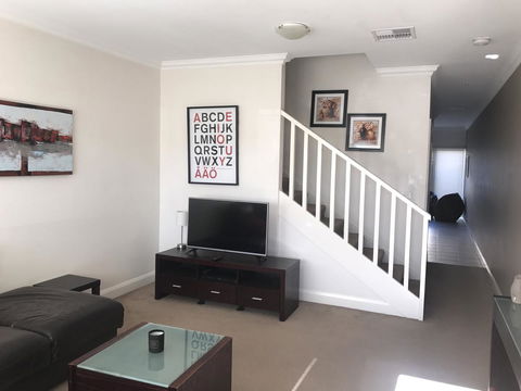 Travers Street Apartment - Your Accommodation 6
