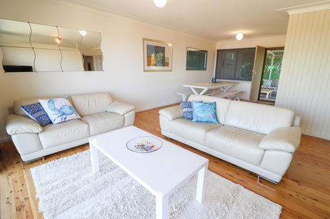 Coastal Horizons Beach House - Your Accommodation 0