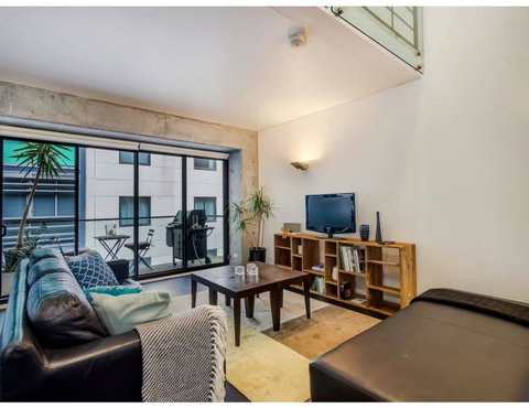 Urban Loft Close To Sydney Hot Spots - Your Accommodation 12
