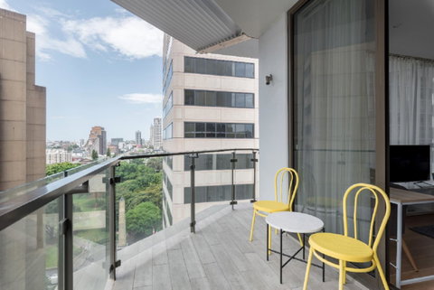 Sydney CBD Modern 2 Bedroom Apartment + Free Car Parking - Your Accommodation 18