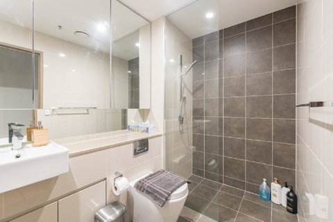 Sydney CBD Modern 2 Bedroom Apartment + Free Car Parking - Your Accommodation 16