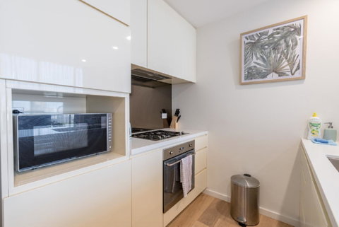 Sydney CBD Modern 2 Bedroom Apartment + Free Car Parking - Your Accommodation 19