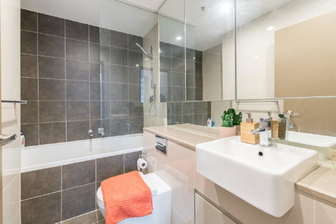 Sydney CBD Modern 2 Bedroom Apartment + Free Car Parking - Your Accommodation 17