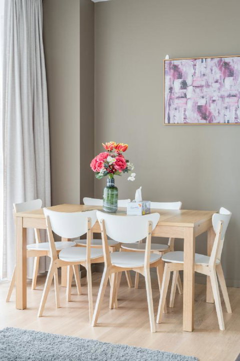 Sydney CBD Modern 2 Bedroom Apartment + Free Car Parking - Your Accommodation 5