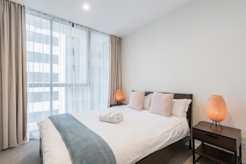 Sydney CBD Modern 2 Bedroom Apartment + Free Car Parking - Your Accommodation 14