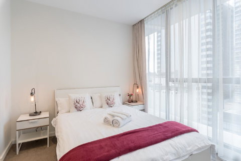 Sydney CBD Modern 2 Bedroom Apartment + Free Car Parking - Your Accommodation 8