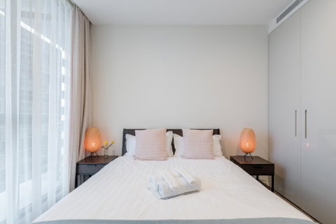 Sydney CBD Modern 2 Bedroom Apartment + Free Car Parking - Your Accommodation 13