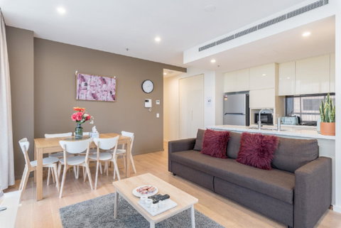 Sydney CBD Modern 2 Bedroom Apartment + Free Car Parking - Your Accommodation 3