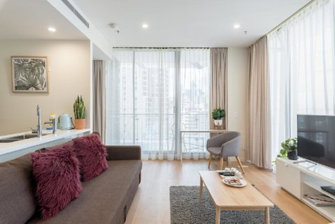 Sydney CBD Modern 2 Bedroom Apartment + Free Car Parking - Your Accommodation 2