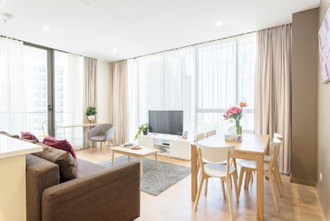 Sydney CBD Modern 2 Bedroom Apartment + Free Car Parking - Your Accommodation 0