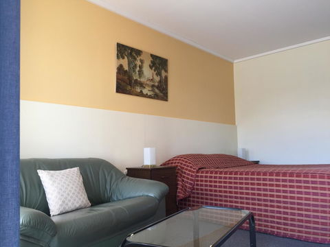 Deniliquin Motel - Your Accommodation 15