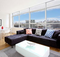 Gadigal Groove - Modern and Bright 3BR Executive Apartment in Zetland with Views - Your Accommodation
