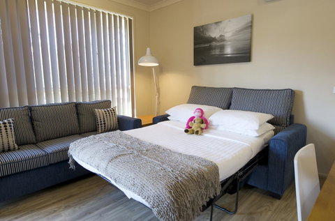 Marty's @ Little Beach - Your Accommodation 16