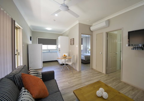 Marty's @ Little Beach - Your Accommodation 17
