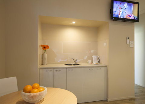 Marty's @ Little Beach - Your Accommodation 22