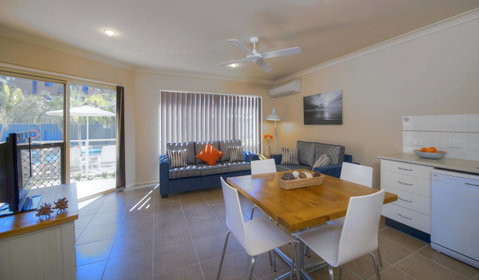 Marty's @ Little Beach - Your Accommodation 14