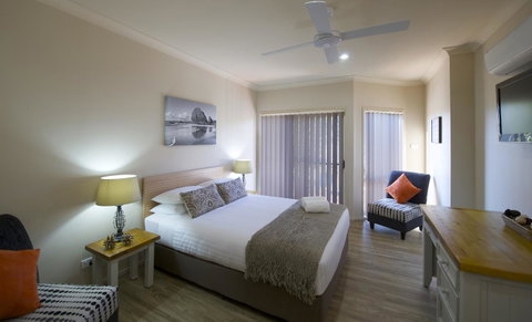 Marty's @ Little Beach - Your Accommodation 25