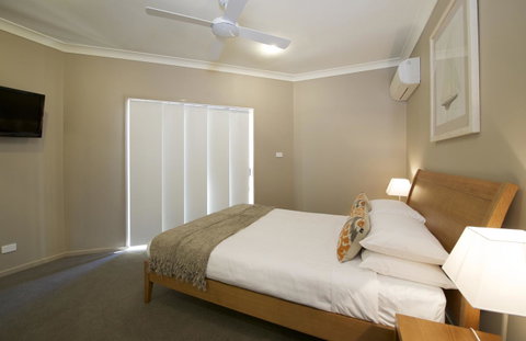 Marty's @ Little Beach - Your Accommodation 8