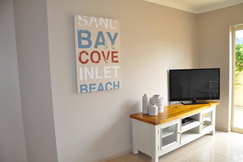 Marty's @ Little Beach - Your Accommodation 29