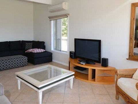 2 Cliff Road - Your Accommodation 9