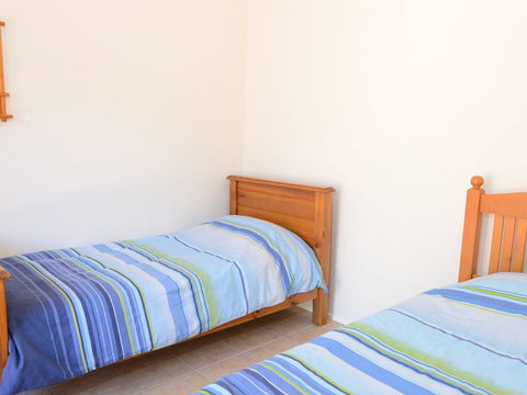2 Cliff Road - Your Accommodation 2
