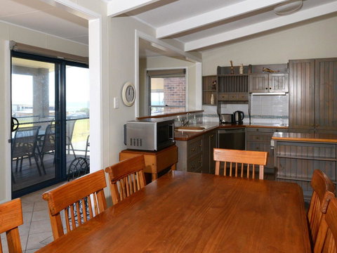 2 Cliff Road - Your Accommodation 5