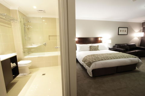 Carlyle Suites & Apartments - Your Accommodation 10
