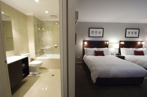 Carlyle Suites & Apartments - Your Accommodation 12