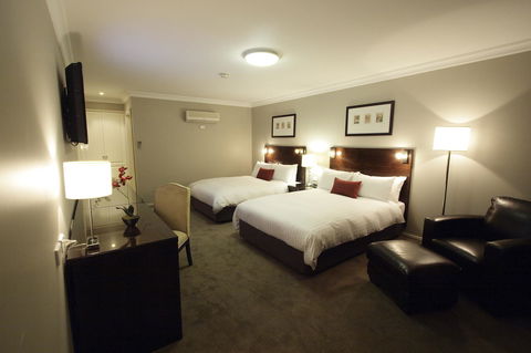 Carlyle Suites & Apartments - Your Accommodation 11