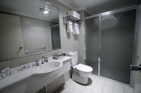Carlyle Suites & Apartments - Your Accommodation 7