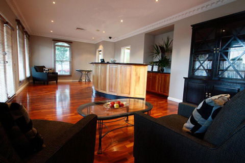 Carlyle Suites & Apartments - Your Accommodation 1