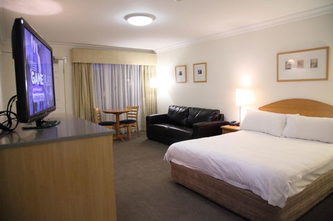 Carlyle Suites & Apartments - Your Accommodation 17