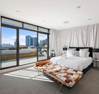 Darling Harbour Penthouse ViewsJacuzzi - Your Accommodation
