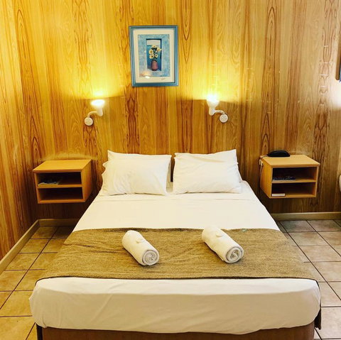 Pine Tree Motel - Your Accommodation 22
