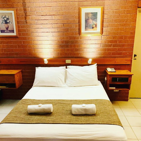 Pine Tree Motel - Your Accommodation 18