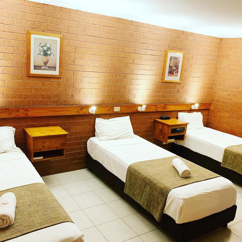 Pine Tree Motel - Your Accommodation 31