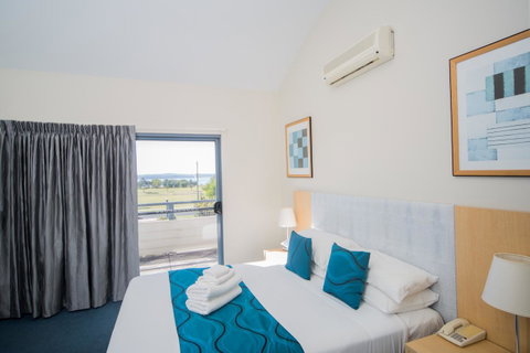 Corrigans Cove - Your Accommodation 4